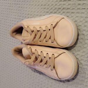 𝅺Girl's Gently Used Light Pink Pumas Size 2C (#3)